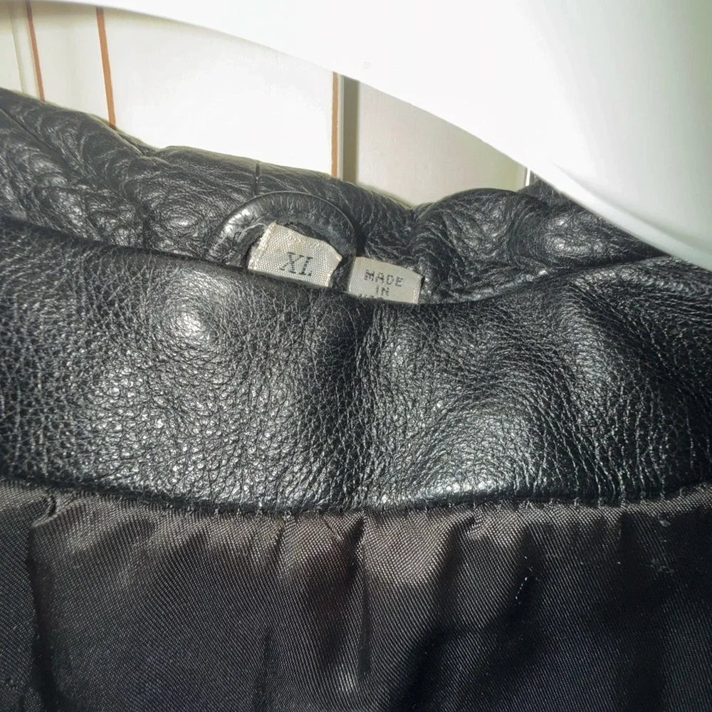 Vintage black leather bomber jacket. Genuine leather. Size M - Picture 3 of 6